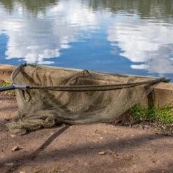 Trakker Sanctuary T3 Landing Net -TRAKKER Store trakker sanctuary t3 landing net lifetsyle 1